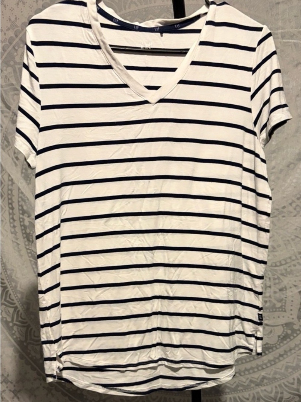 ⚓️ Gap Classic Navy & White Striped V-Neck Tee | Medium ⚓️